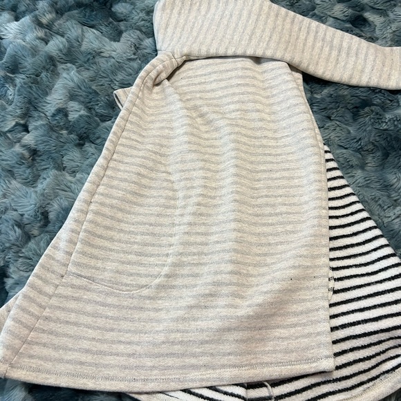 Sweater Jacket size small.  Excellent condition. - Picture 2 of 13